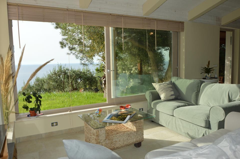 Living room, Garden view