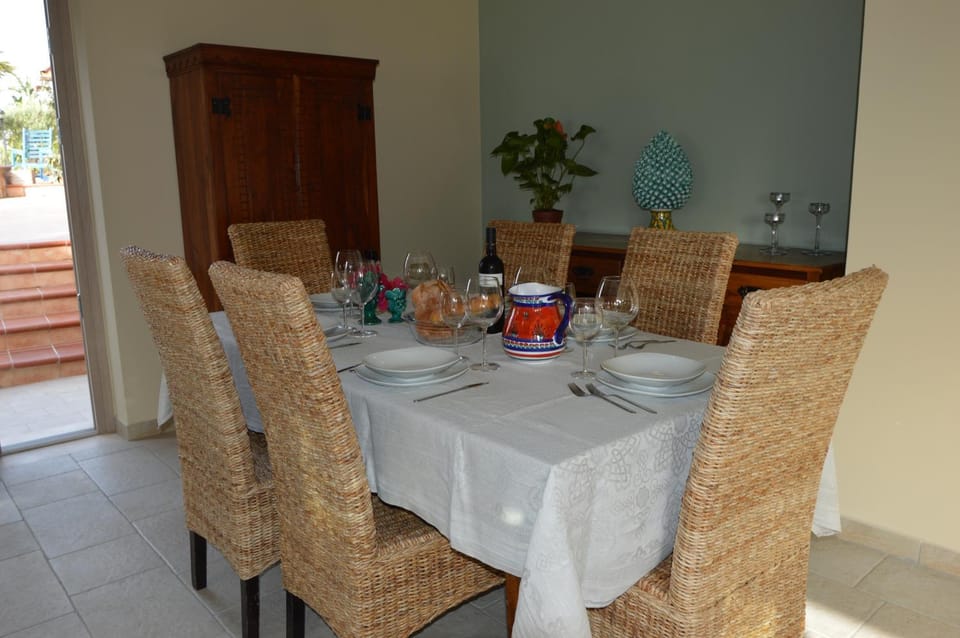 Dining area, Lunch