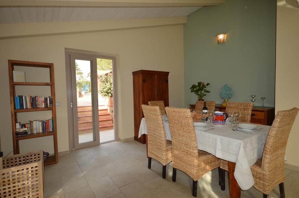 Dining area, Lunch