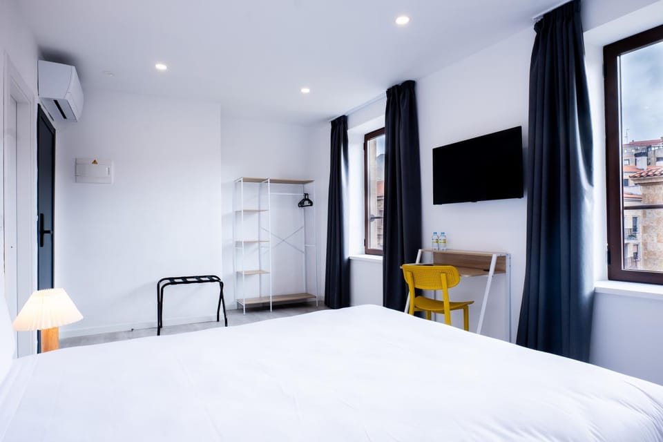 Bed, TV and multimedia, Bedroom, air conditioner