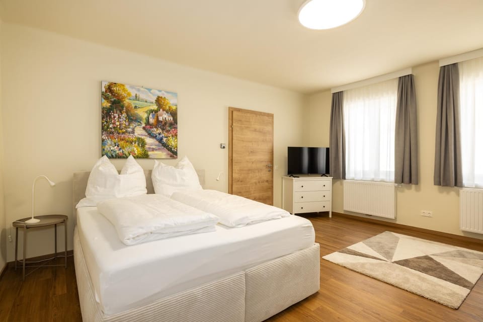 Bed, TV and multimedia, Bedroom, towels, wardrobe