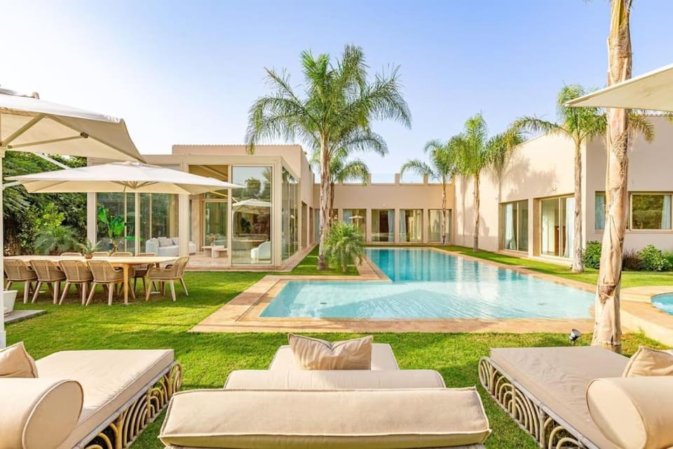 Villa Bahamas , Luxe et élégance & piscine Chauffée, jacuzzi Villa in Marrakesh-Safi