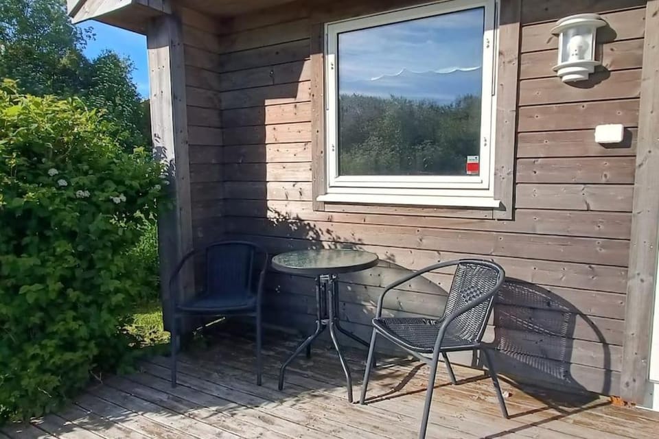 Cozy guesthouse in quiet area of central Leknes House in Lofoten