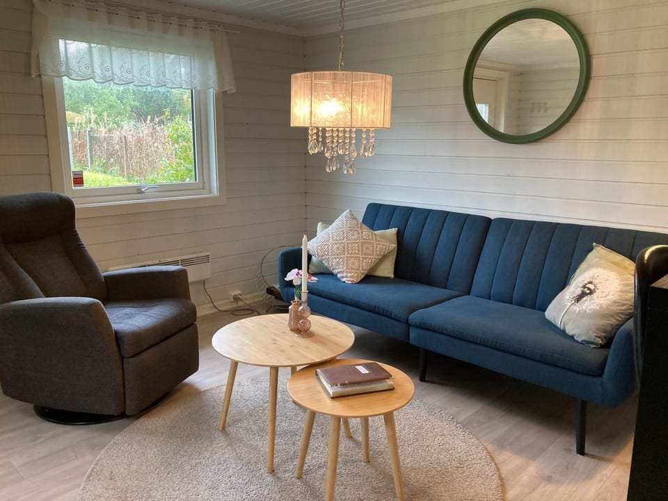 Cozy guesthouse in quiet area of central Leknes House in Lofoten