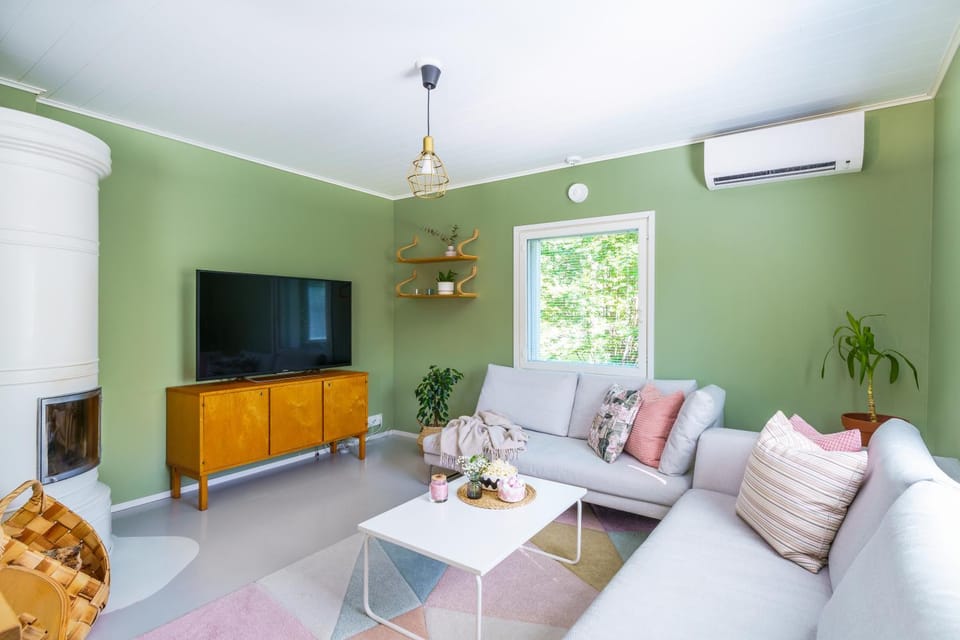 Communal lounge/ TV room, TV and multimedia, Living room, Seating area, Evening entertainment, internet, air conditioner