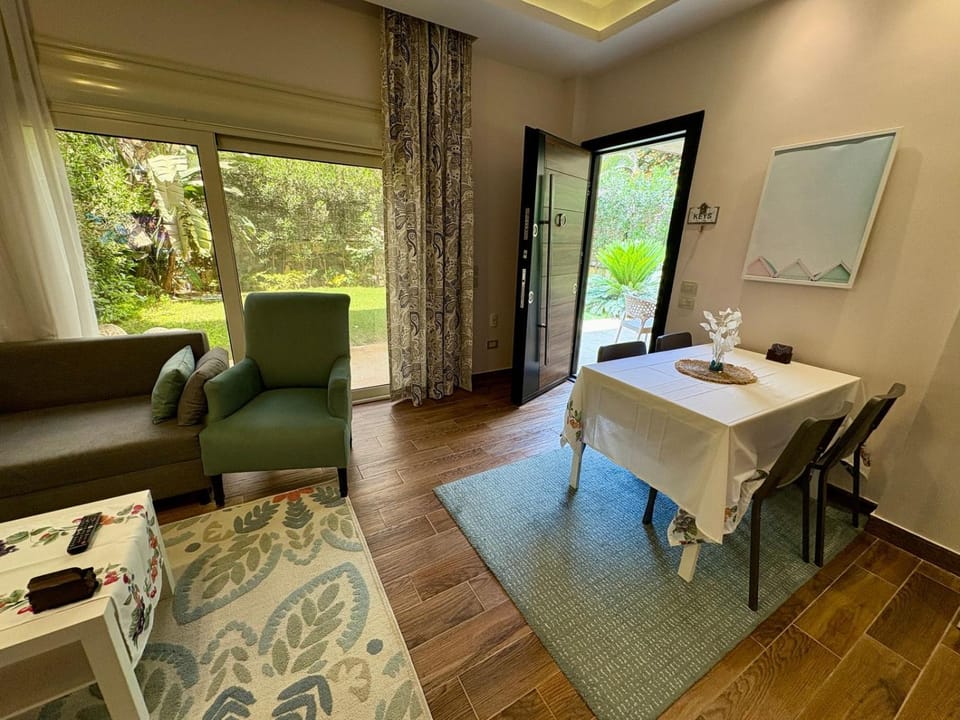 Living room, Seating area, Dining area