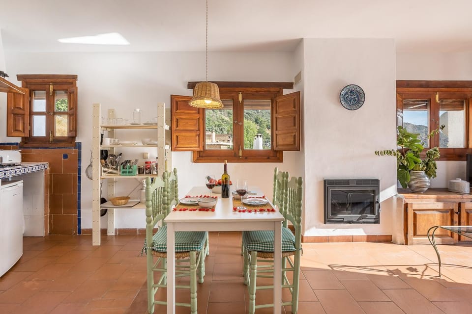 Property building, Kitchen or kitchenette, Living room