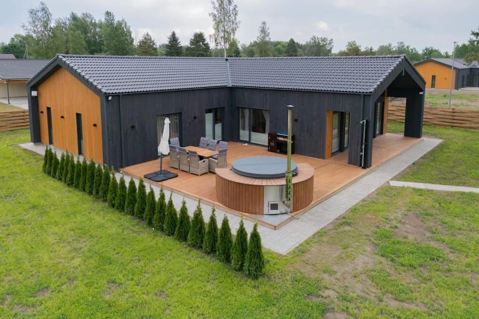 Property building, Garden, Dining area, Garden view