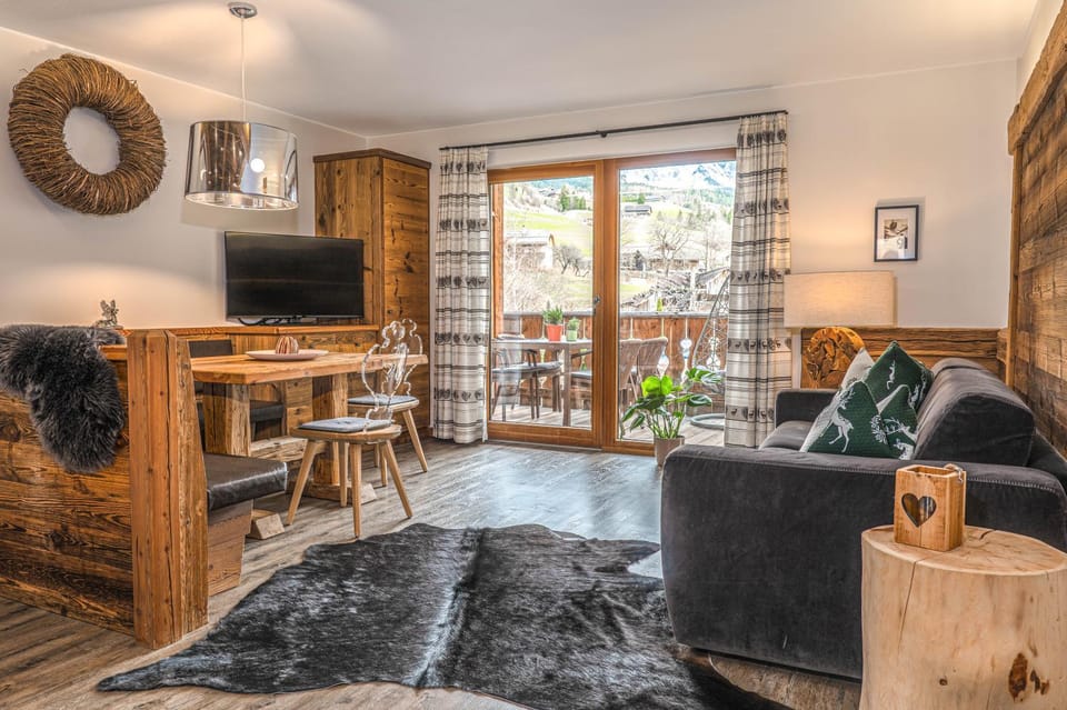 Communal lounge/ TV room, TV and multimedia, Living room, Evening entertainment