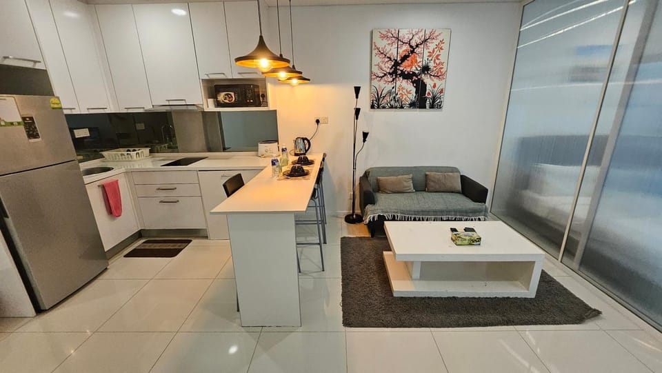 Kitchen or kitchenette, Seating area, Dining area