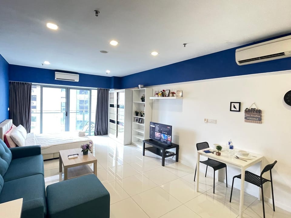 TV and multimedia, Seating area, Dining area, air conditioner