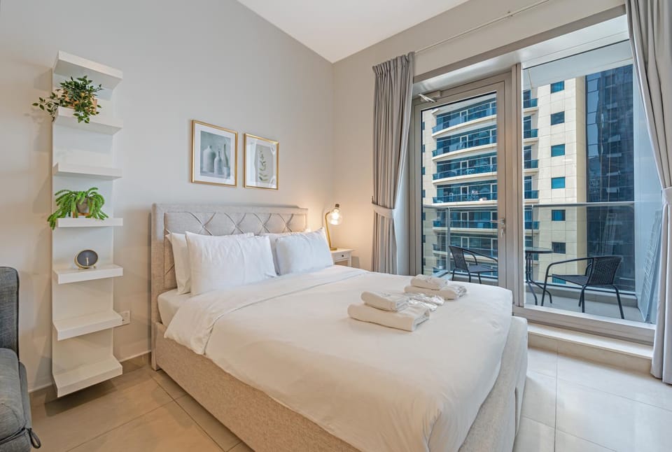 Bed, Photo of the whole room, towels