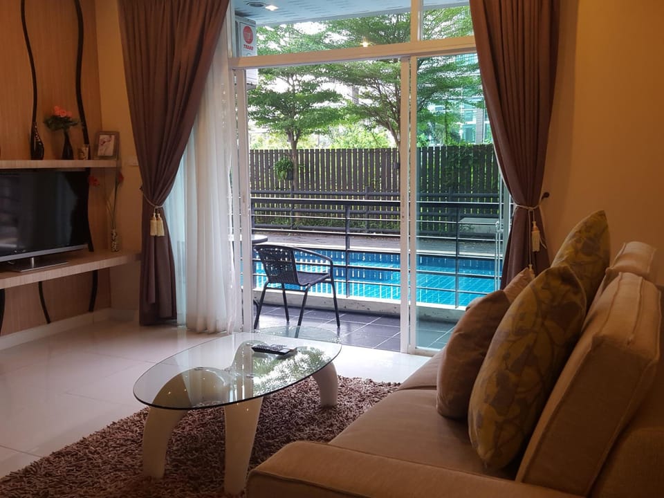Patio, Children play ground, Nightclub / DJ, Balcony/Terrace, Living room, Decorative detail, Seating area, Aqua park, Evening entertainment, Garden view