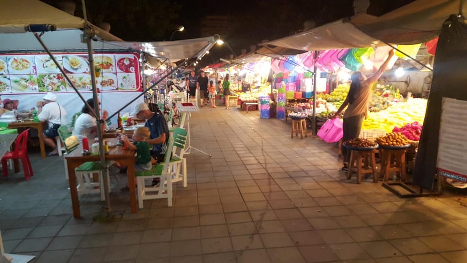 Restaurant/places to eat, Night, People, Neighbourhood, Nightclub / DJ, Food and drinks, Banquet/Function facilities, Food, Entertainment, Sunset, Family