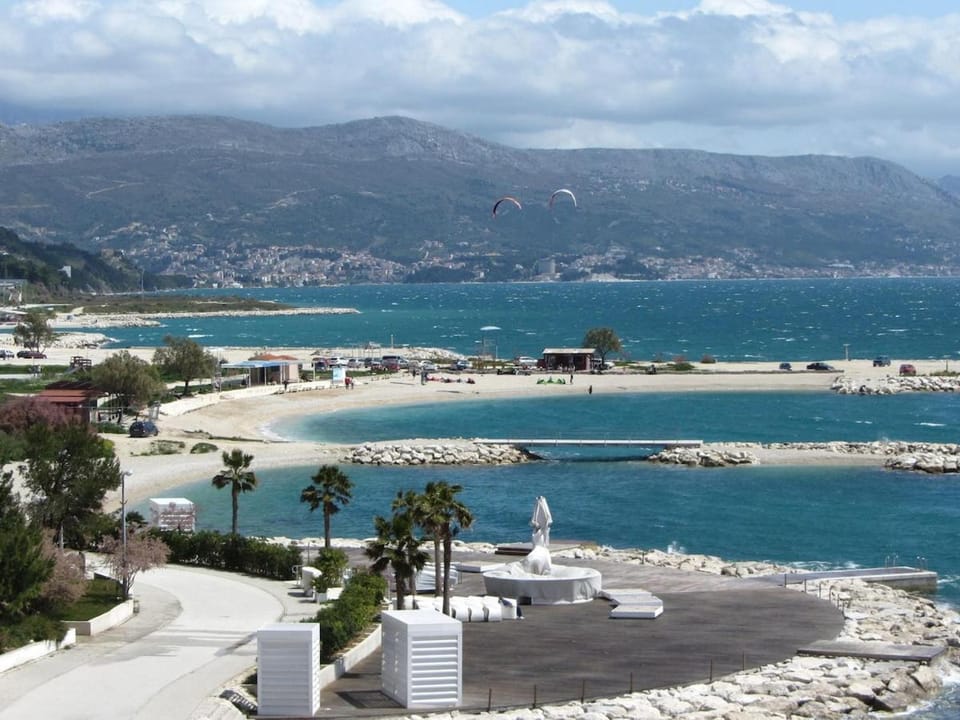 Fregata Duplex- Spacious & Bright with a terrace -near beaches- easy to Old town Apartment in Split