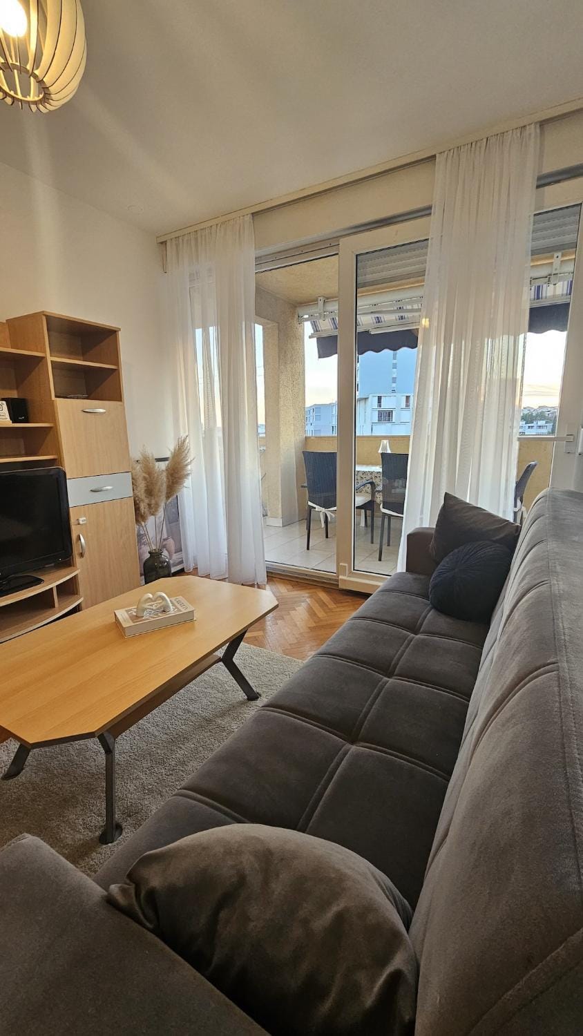 Fregata Duplex- Spacious & Bright with a terrace -near beaches- easy to Old town Apartment in Split