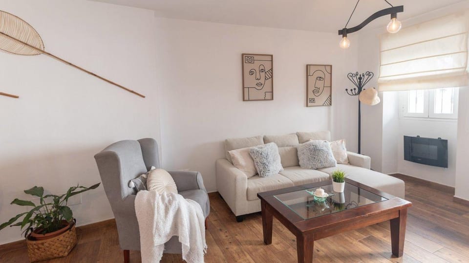 Communal lounge/ TV room, TV and multimedia, Living room, Seating area, Evening entertainment