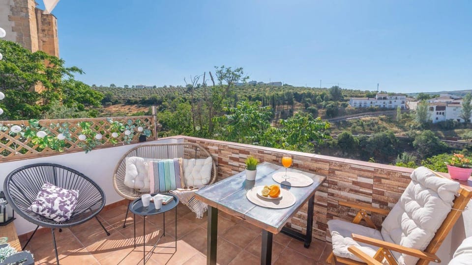 Natural landscape, View (from property/room), Balcony/Terrace, Dining area, City view