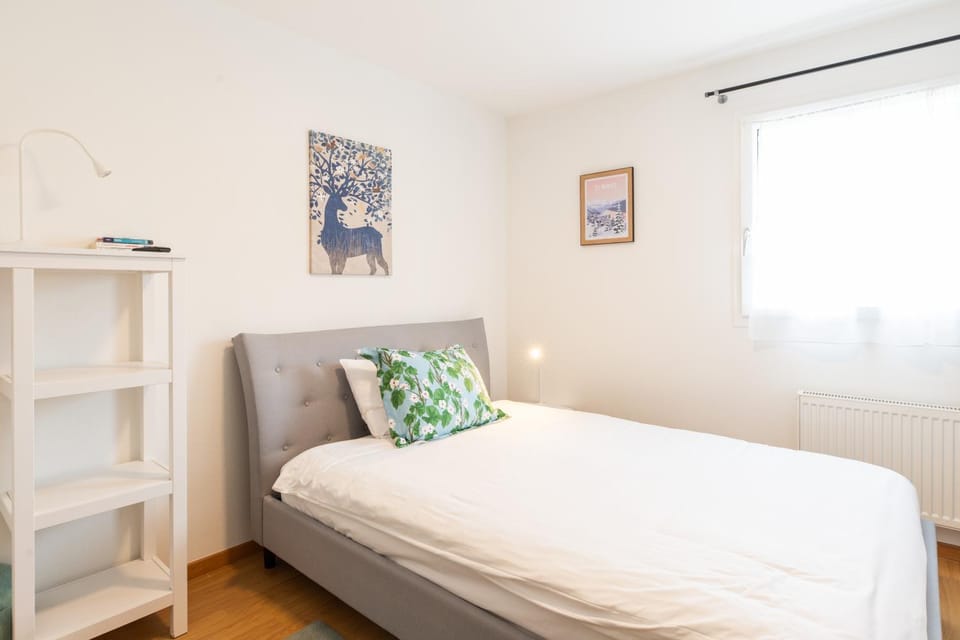 Bed, Photo of the whole room, Bedroom