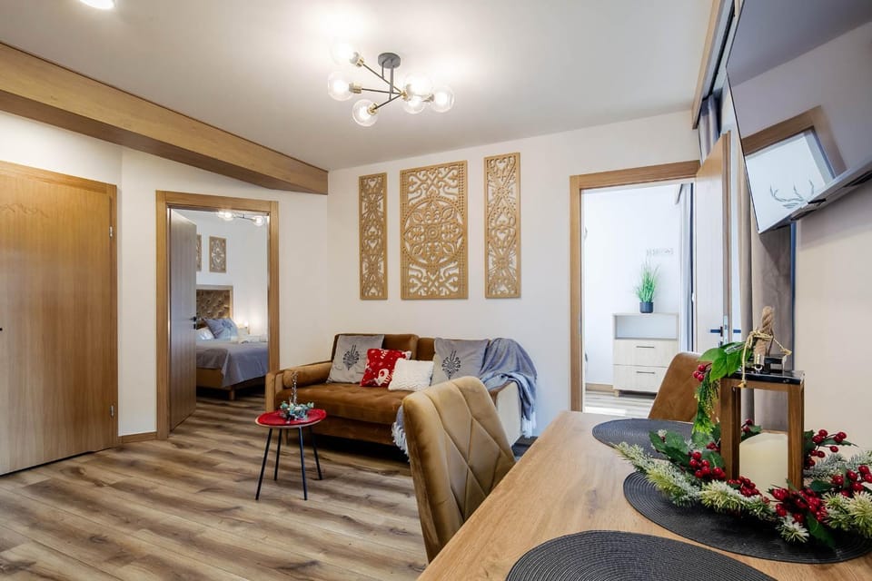 Bed, TV and multimedia, Living room, Photo of the whole room, Seating area