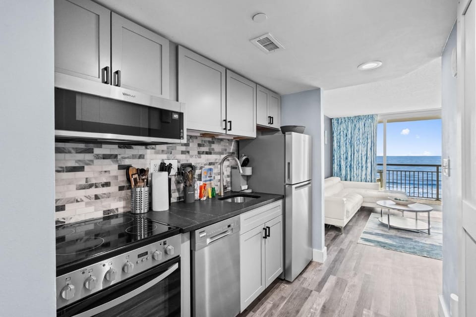 Oceans One Resort Unit 404 - Oceanfront House in Myrtle Beach
