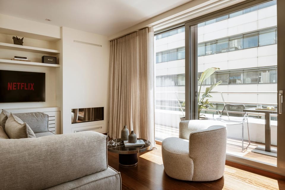 View (from property/room), Balcony/Terrace, Living room, Seating area