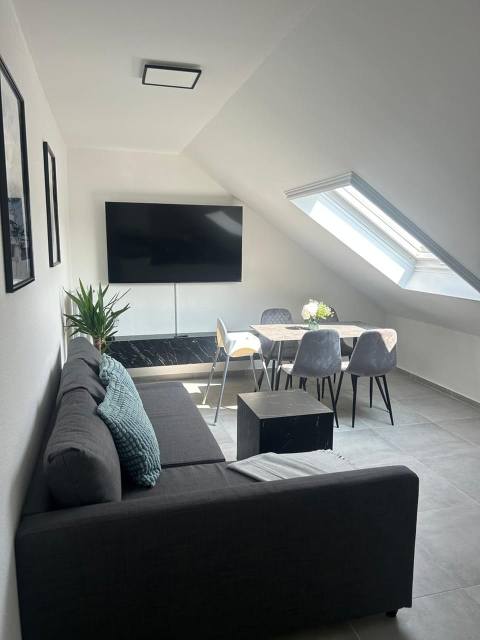 TV and multimedia, Living room, Dining area