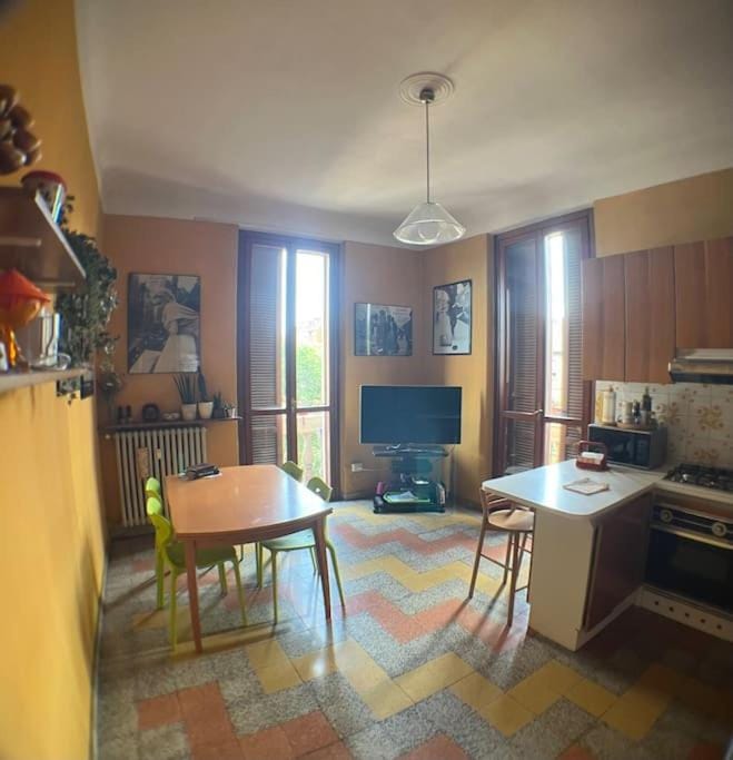 Kitchen or kitchenette, Living room, Dining area, stove