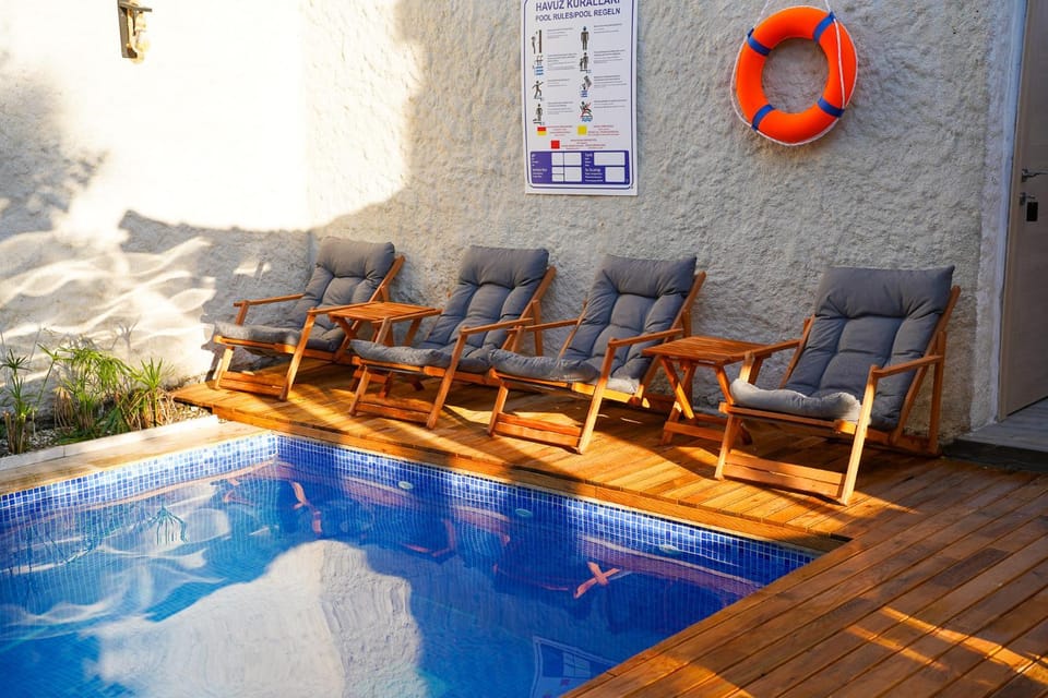 Swimming pool, sunbed