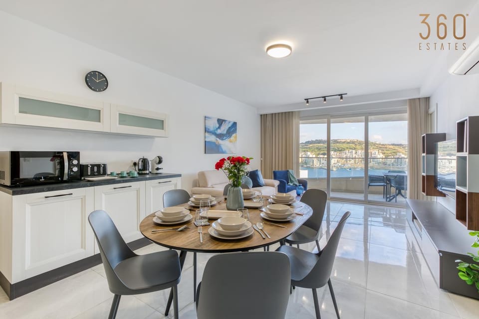Coffee/tea facilities, Kitchen or kitchenette, Living room, Food and drinks, Seating area, Dining area, Food, dishwasher, minibar, pet friendly, stove, toaster