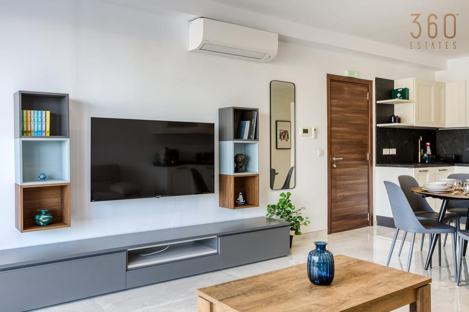 Communal lounge/ TV room, TV and multimedia, Kitchen or kitchenette, Living room, Seating area, Dining area, Evening entertainment, minibar, oven, wardrobe, air conditioner