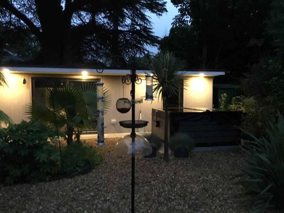 Garden Studio & Hot Tub Well behaved dogs welcome Apartment in Fareham District