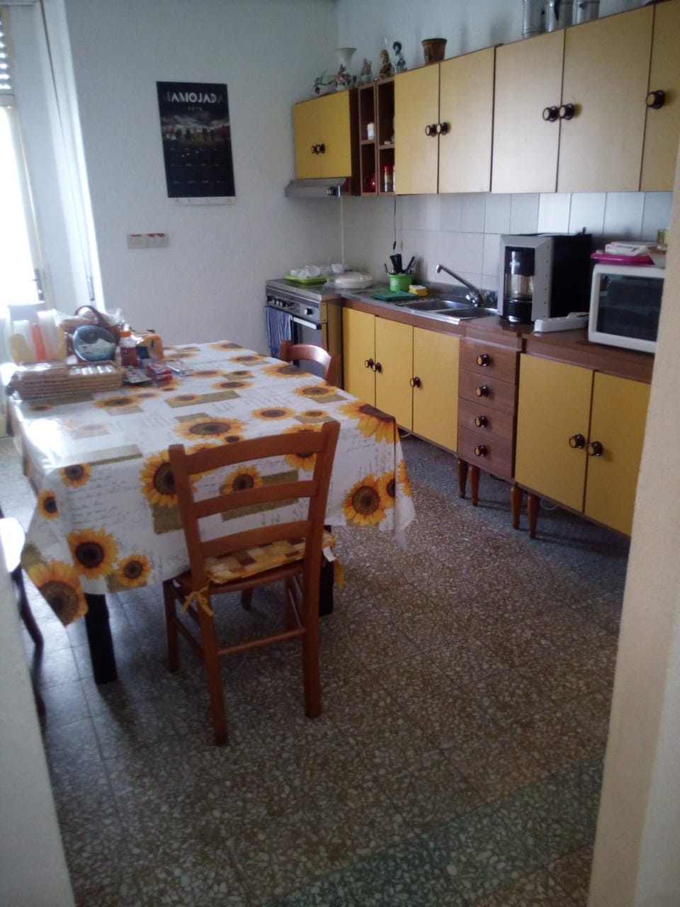 Kitchen or kitchenette, Breakfast