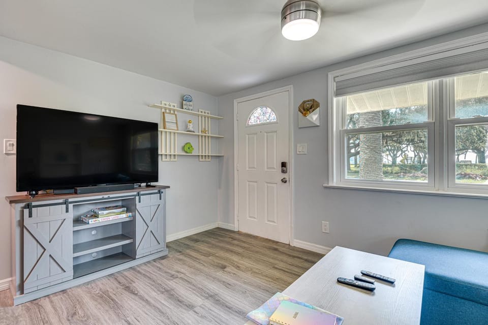 Centrally Located Merritt Island Cottage w/ Deck! House in Merritt Island
