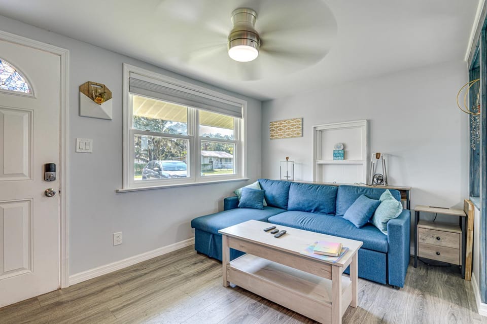 Centrally Located Merritt Island Cottage w/ Deck! House in Merritt Island