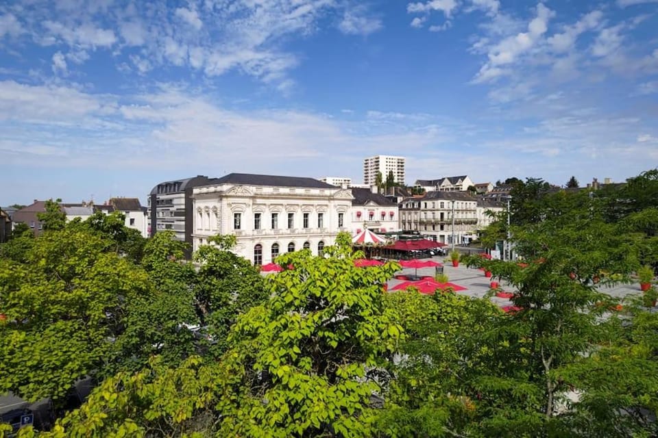 Cholet, en Centre-Ville et Spacieux, Proche du Parc du Puy DuFou Apartment in Pays de la Loire