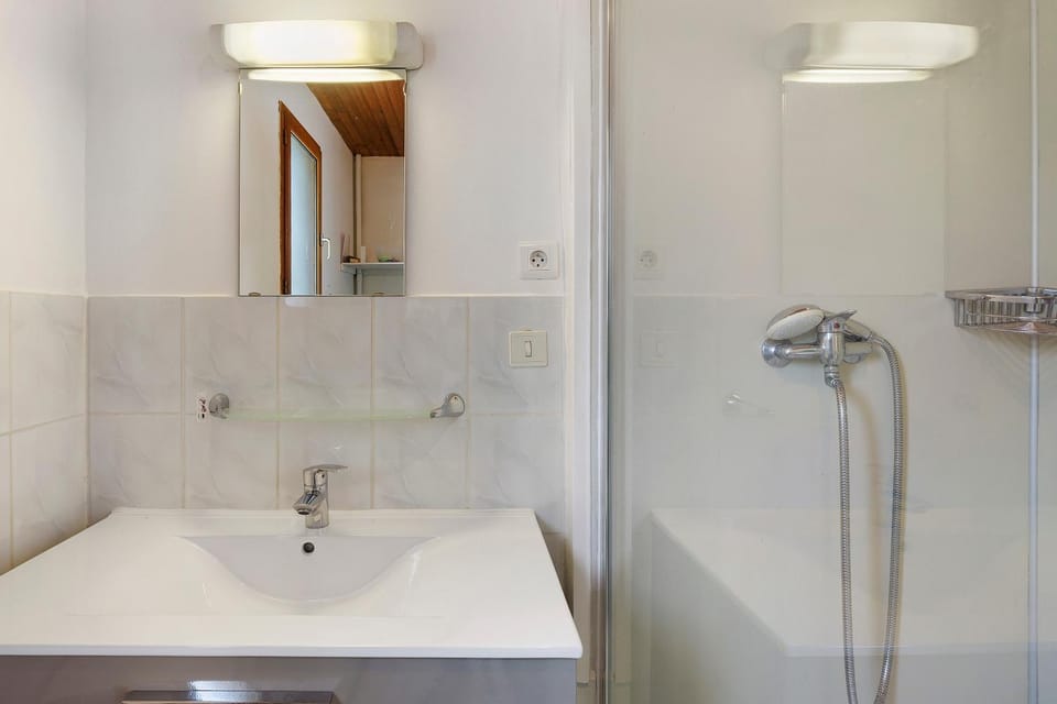 Bathroom, Living room