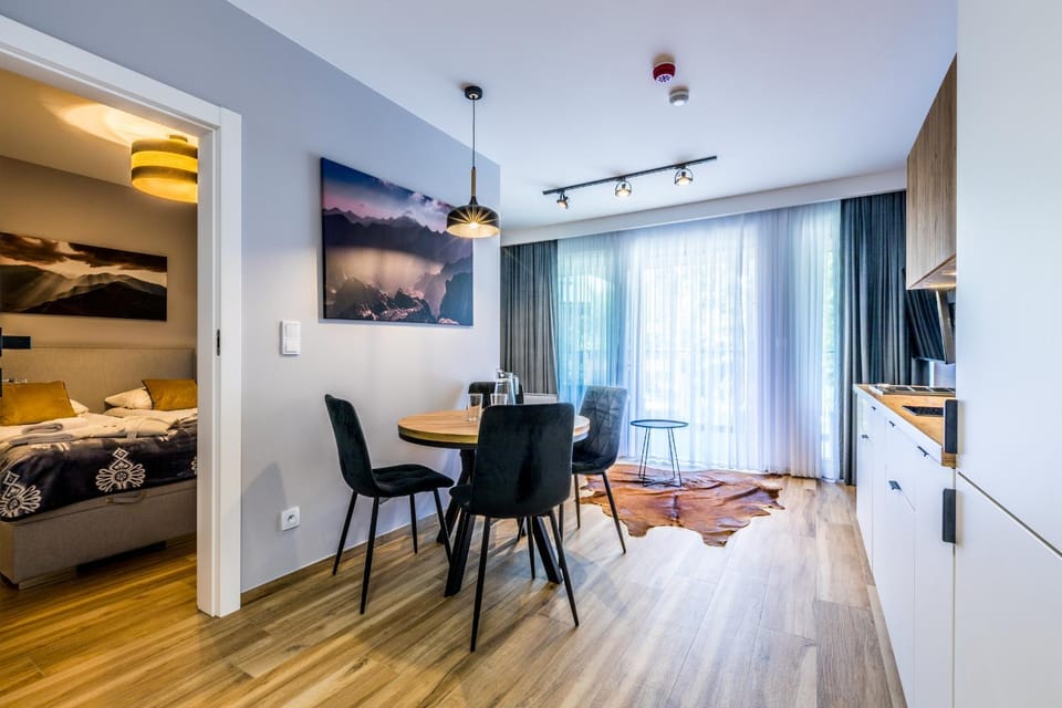Kitchen or kitchenette, Dining area, Bedroom
