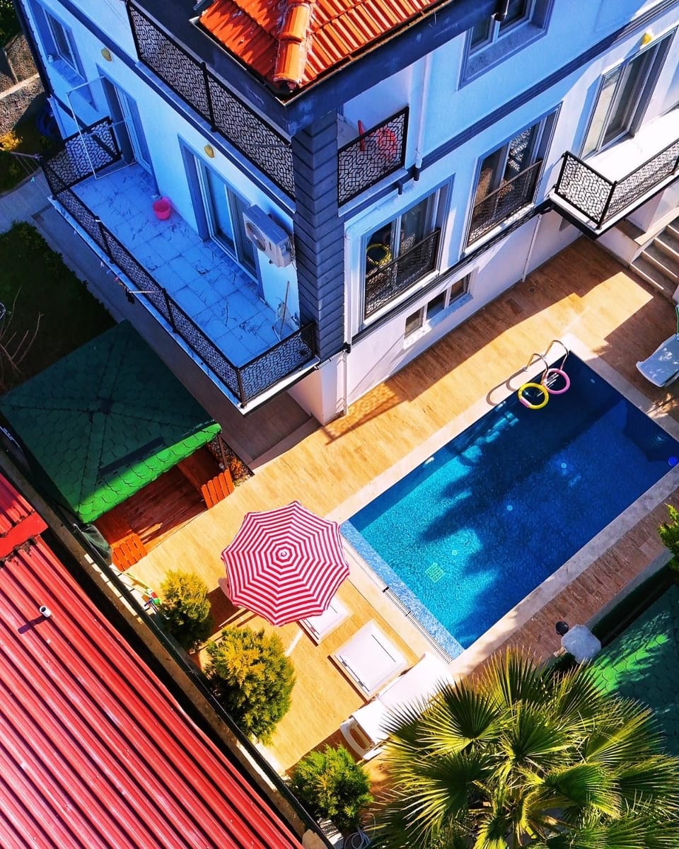 Bird's eye view, Pool view