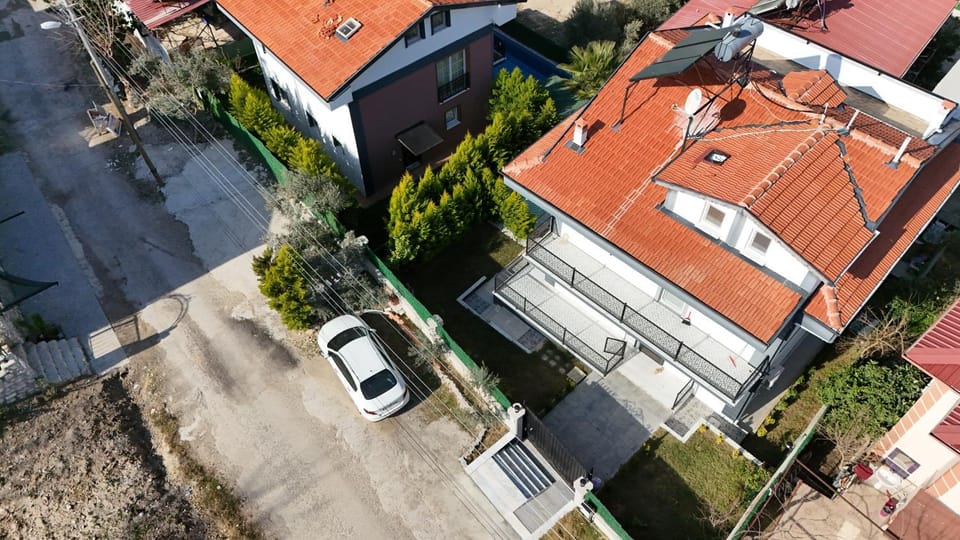 Property building, Bird's eye view, Street view, Location, Parking