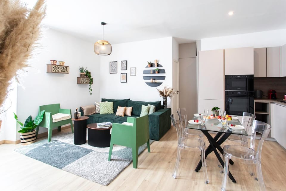 L52 Staywizus - 2BDR Massena central, 2 min from the beach AC Apartment in Nice