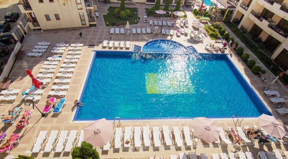 Swimming pool, Swimming pool, sunbed