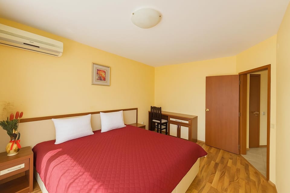 Bedroom, air conditioner