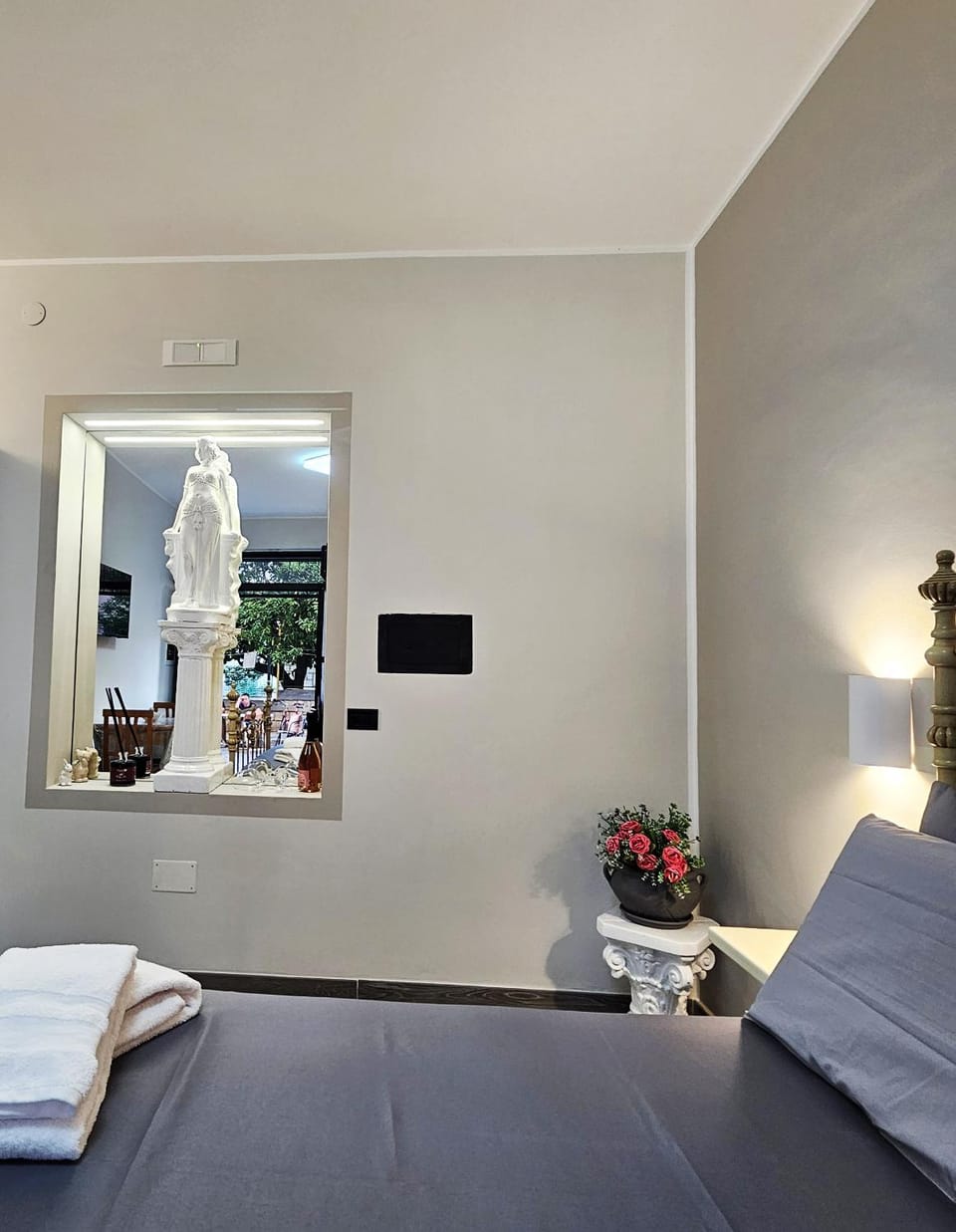 Bed, Decorative detail, Decorative detail