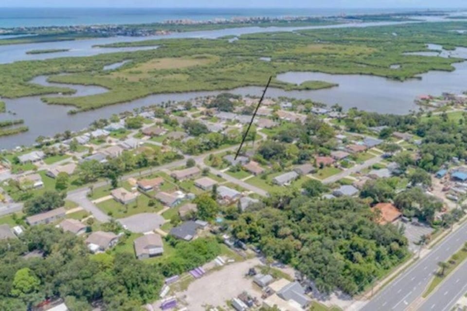 Neighbourhood, Bird's eye view, Beach, River view, Street view, Location