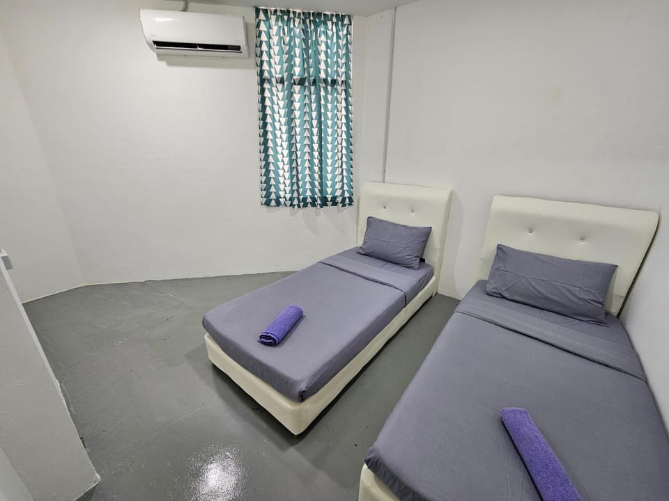 Bed, Photo of the whole room, Bedroom, air conditioner