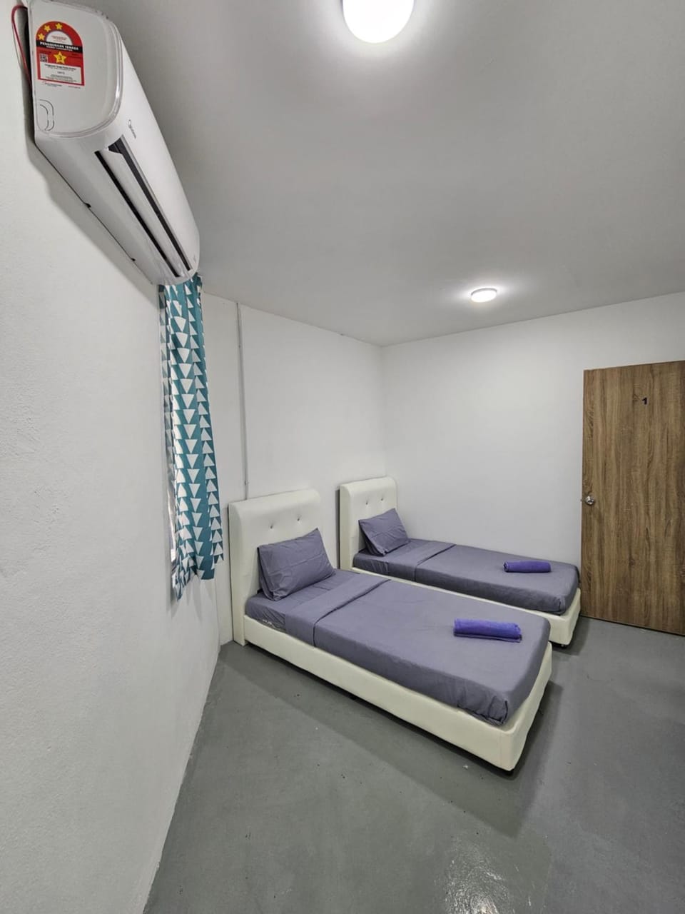Bed, Photo of the whole room, Bedroom, towels, air conditioner