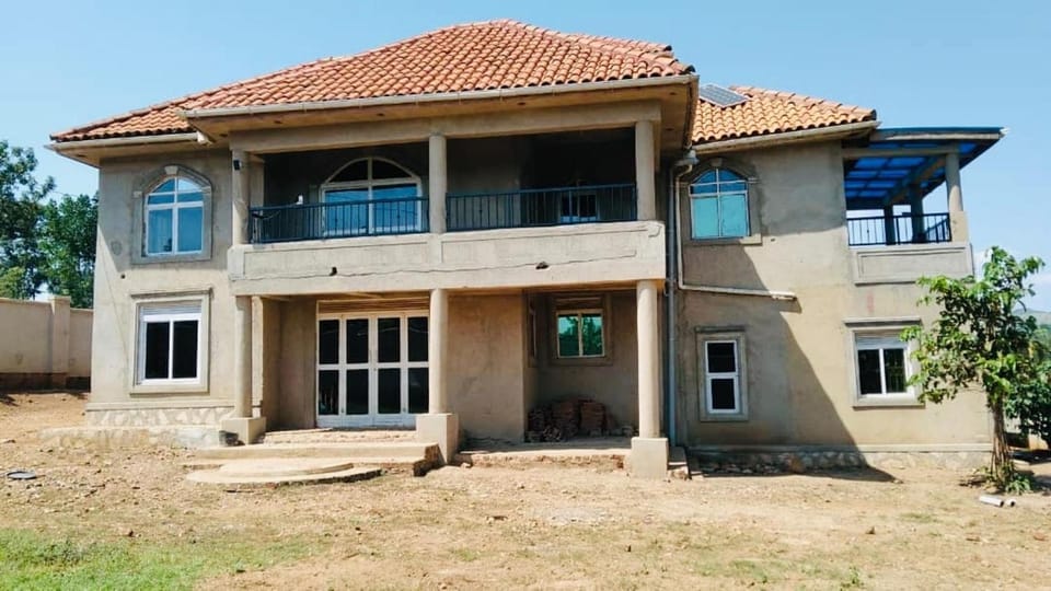 5 Bedroom Lodge Sleeps 10 - Pets Welcome Villa in Uganda