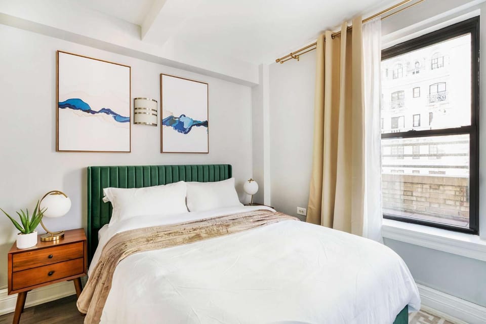 73-1504 Newly Reno Studio UWS Doorman Gym Laundry Apartment in Upper West Side