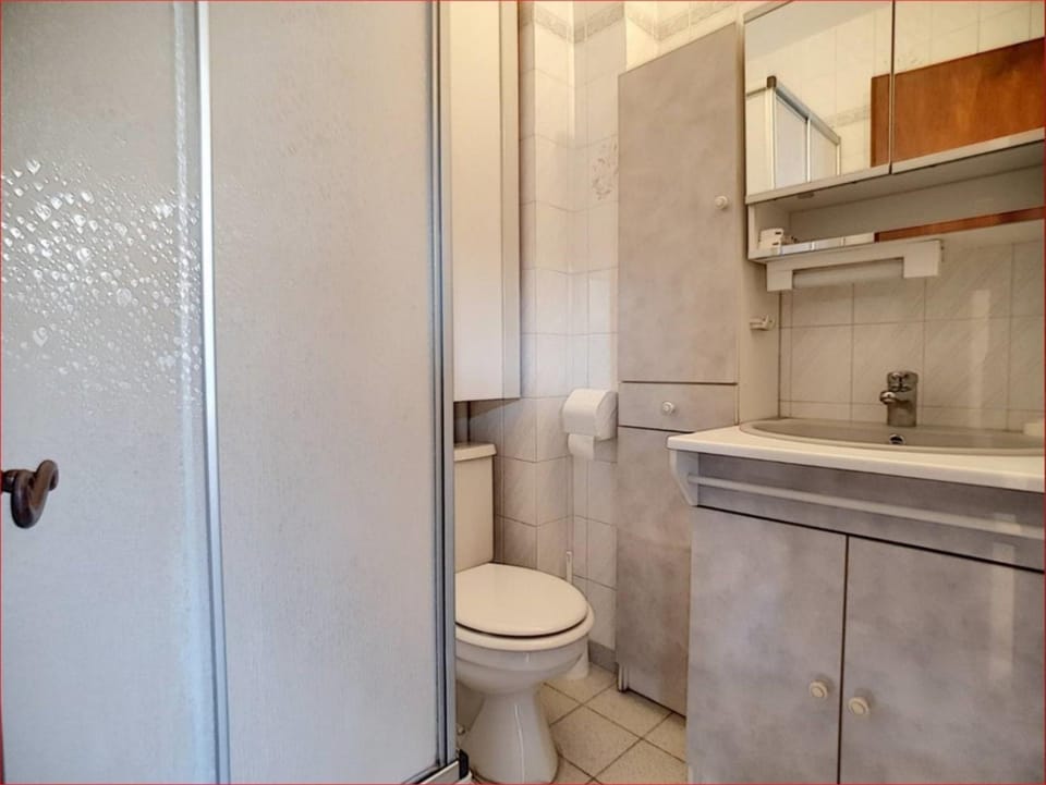 Bathroom, Living room
